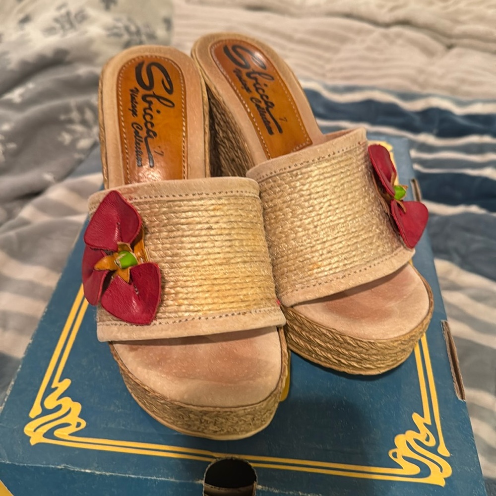 Sbicca Women's Beige Blossom Slip On platform Wedge Sandal Size 7